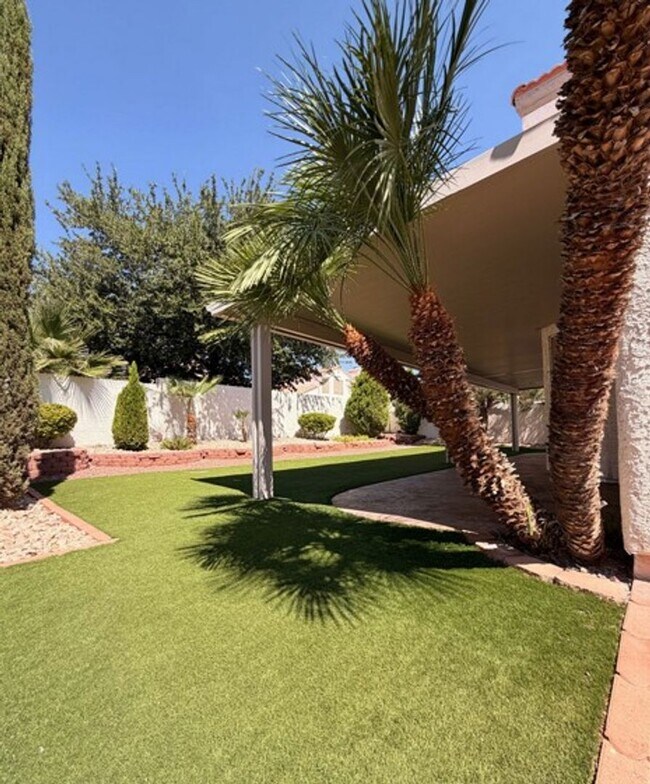 Building Photo - FABULOUSLY CLEAN AND CHARMING HOME IN THE LAKES COMMUNITY OF SOUTHWEST LAS VEGAS