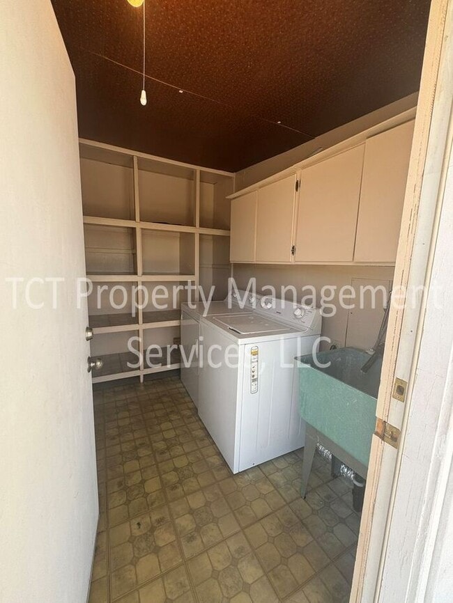 Building Photo - Sun City Home on Large Cul-de-sac lot