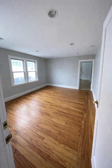 Building Photo - 26 Chaucer St