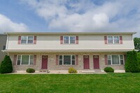 Building Photo - 2 bed 1.5 bath Townhouse in Chesterton