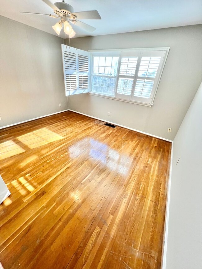 Building Photo - ***Waterfront Condo W/S/T INCLUDED!