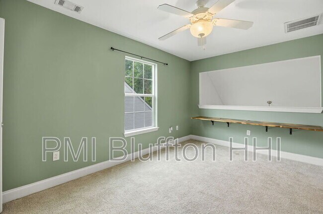 Building Photo - 355 Dante Cir