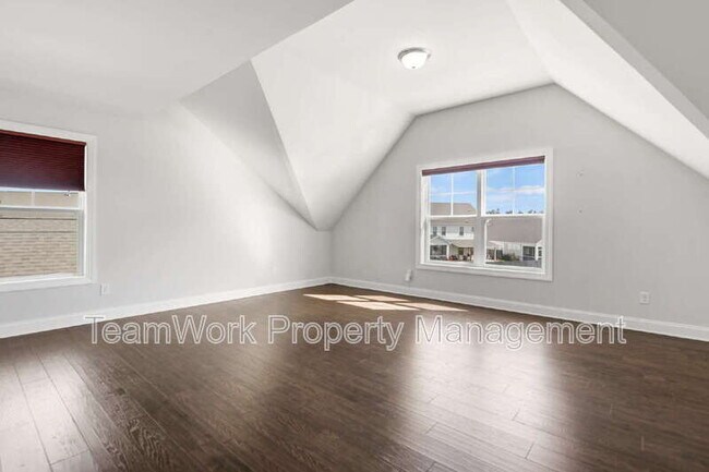 Building Photo - 233 Seaworthy St