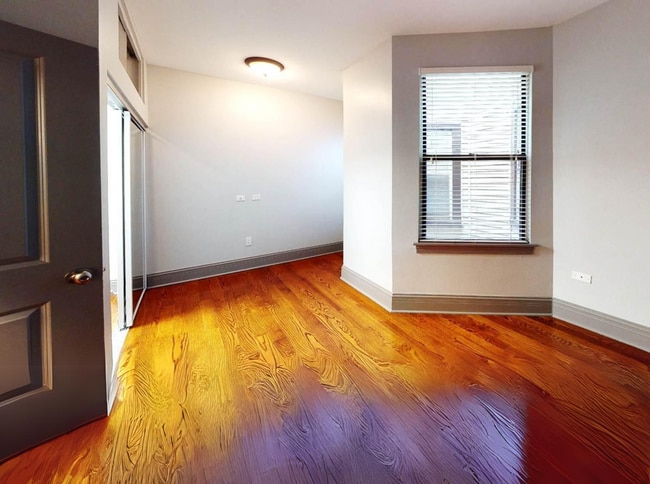 Building Photo - 438 E 45th Pl