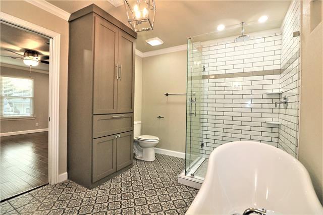 Building Photo - 600 N 1st St