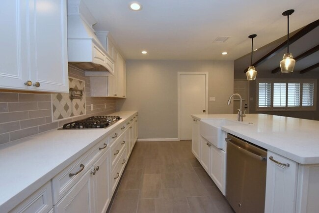 Building Photo - 10802 Meadow Lake Ln