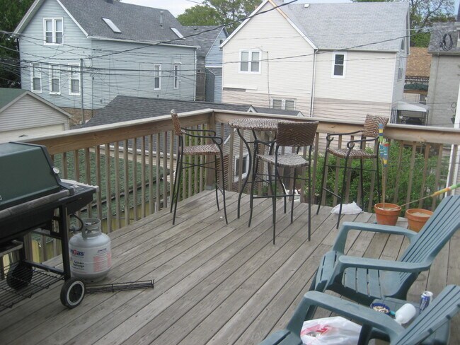 Building Photo - 1746 W Nelson St