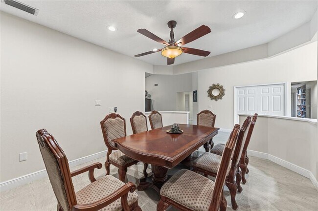 Building Photo - 6513 Thoroughbred Loop