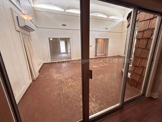 Building Photo - 3301 S 27th St