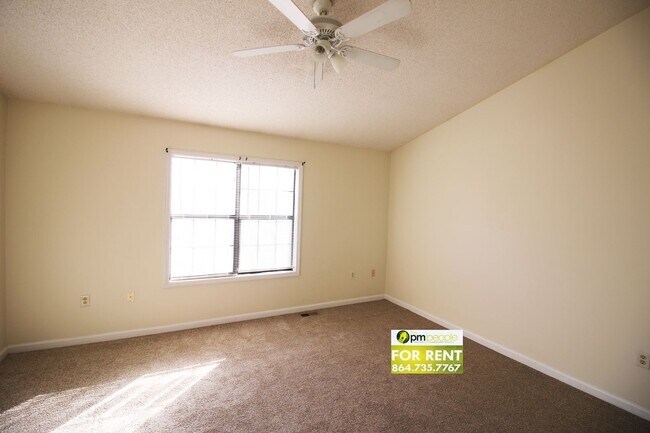 Building Photo - Convenient location