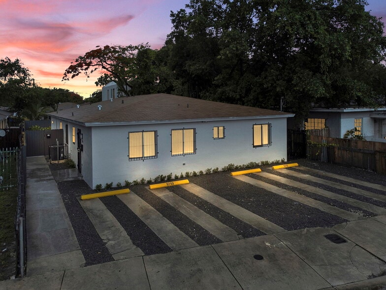 Primary Photo - 5751 NW 6th Ave