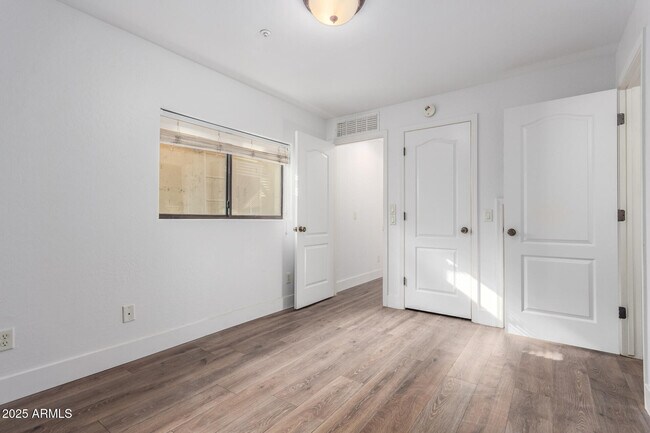 Building Photo - 738 S Beck Ave