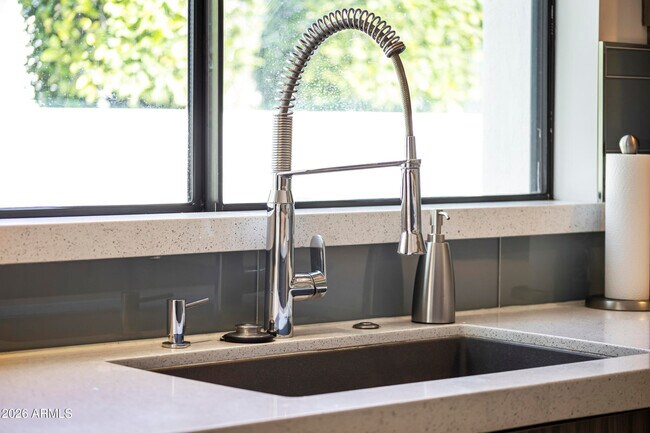 Building Photo - 6834 N 72nd Pl