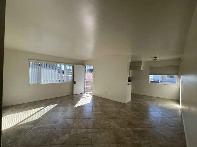 Building Photo - 2700 Hemlock Ave