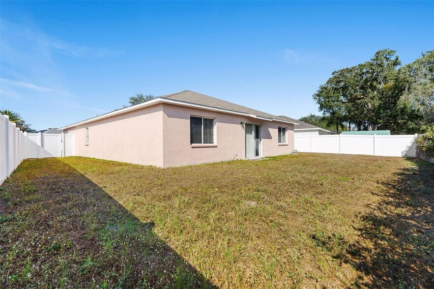 Building Photo - 1504 Silktree Ct