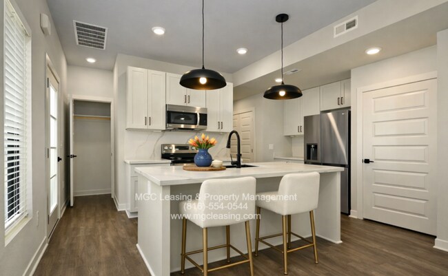 Building Photo - Oak Ridge Falls – Modern 3-Bedroom Townhome with 2-Car Garage