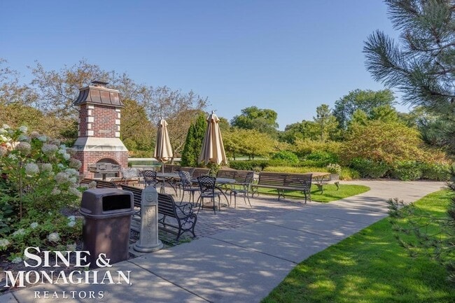 Building Photo - 744 Trombley Rd