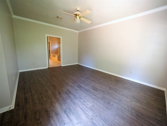 Building Photo - 15122 Greenleaf Ln