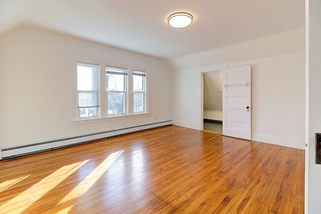 Building Photo - 430 N Main St