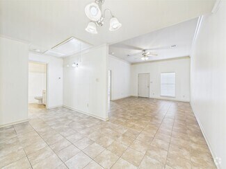 Building Photo - 109 Country Ln