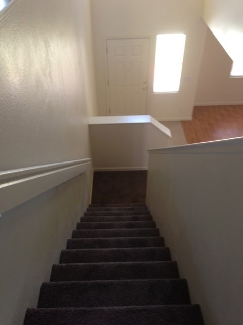Building Photo - Los Banos, Large 2 story 5 bedroom 3 full ...