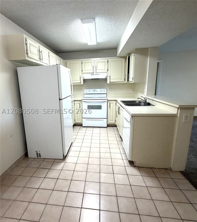 Building Photo - 351 Palm Way