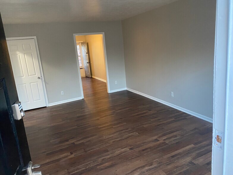 living room - 3718 Creekside Ct