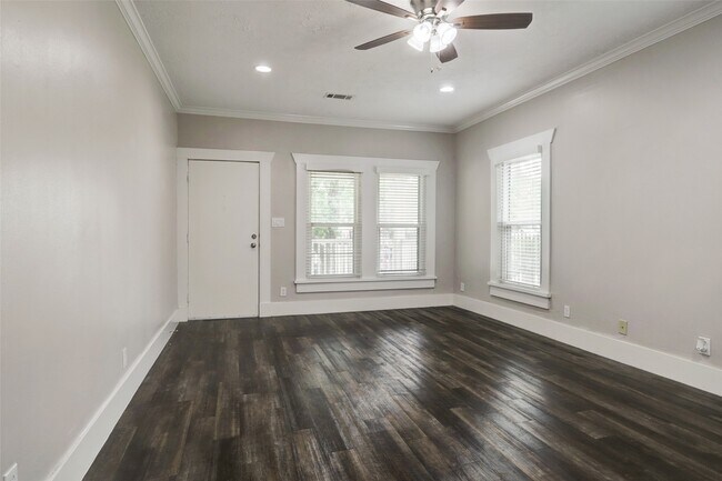 Building Photo - 2333 Lidstone St