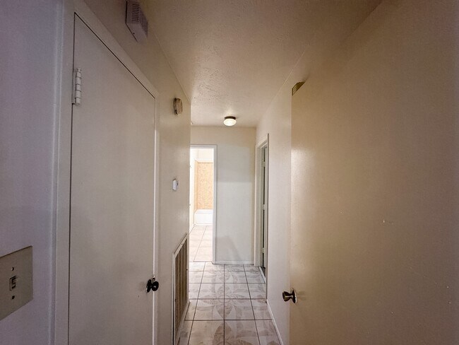 Building Photo - 14418 Moorfield Dr