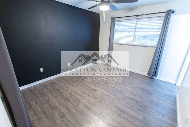 Building Photo - 111 E Manhatton Dr