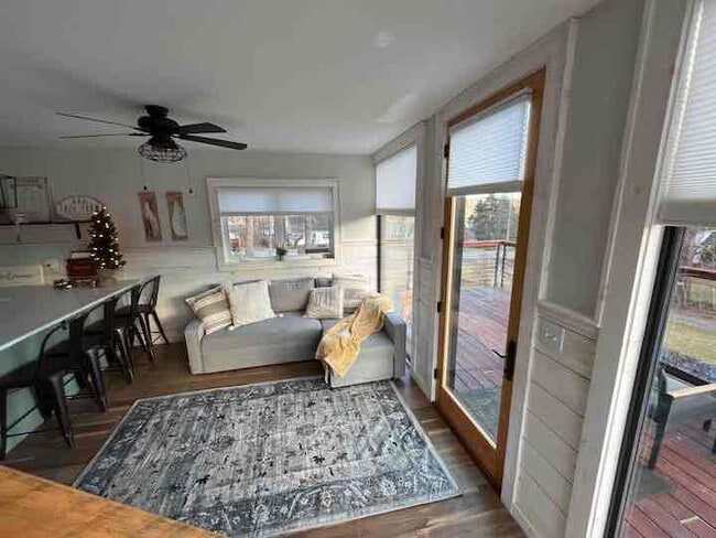 Building Photo - 220 ME-133