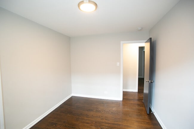 Building Photo - 8837 S Talman Ave