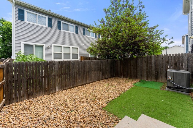 Building Photo - End-unit townhome in Cherry Creek School D...