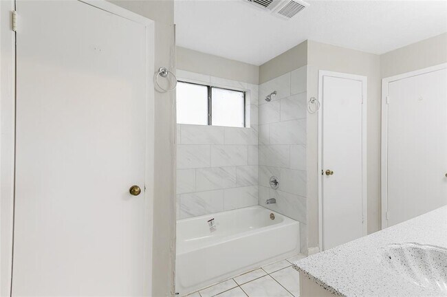 Building Photo - 21302 Park Bend Dr