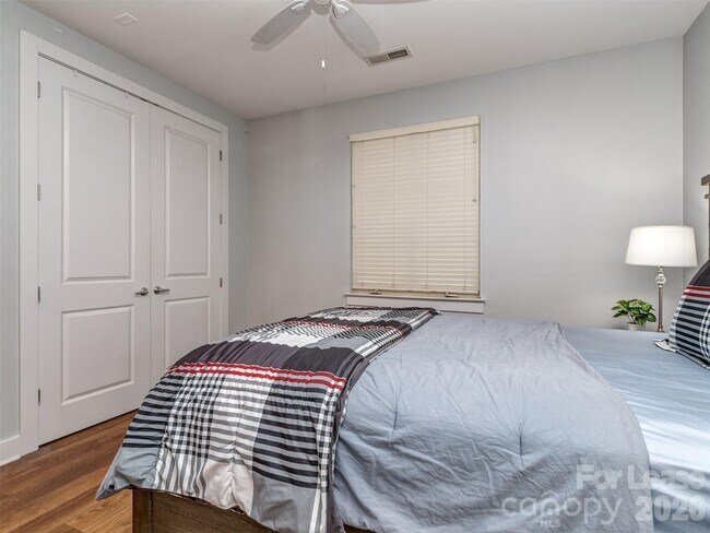 Building Photo - 1101 W 1st St