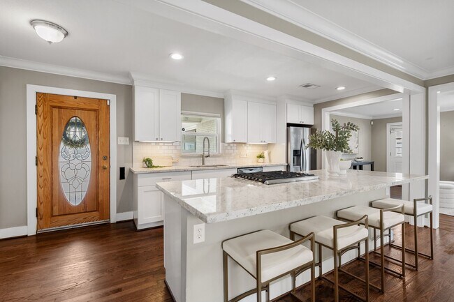 Building Photo - 1902 De Milo Dr