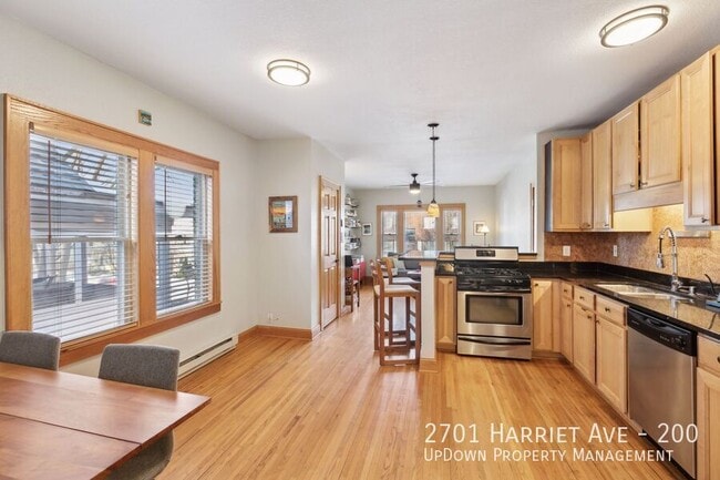 Building Photo - 2701 Harriet Ave