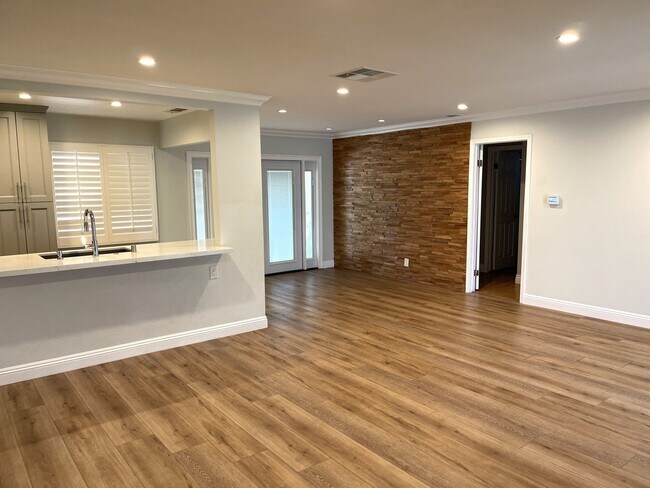 Building Photo - 9752 Monogram Ave