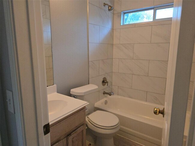 Building Photo - 4911 Edenbourgh Ln