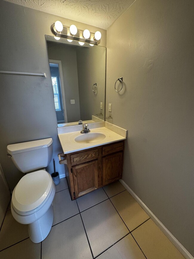 Building Photo - 230 Mousas Way