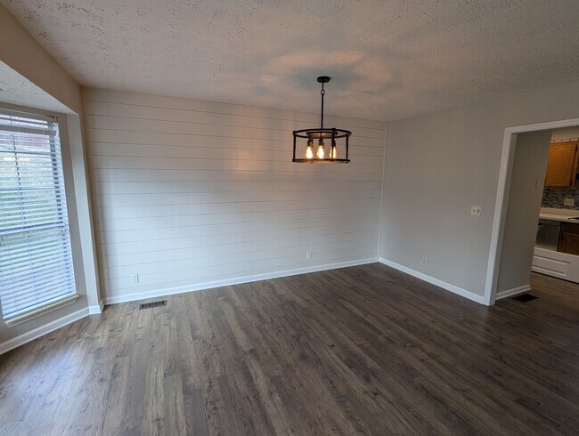 Building Photo - 1403 Cedardale Ct