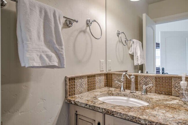 Building Photo - Winter Rental