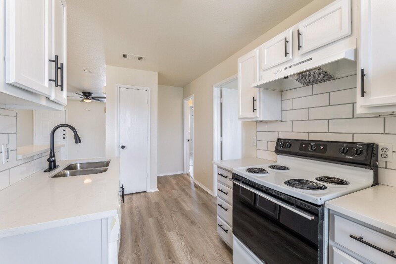 Building Photo - 5810 Redstone Dr