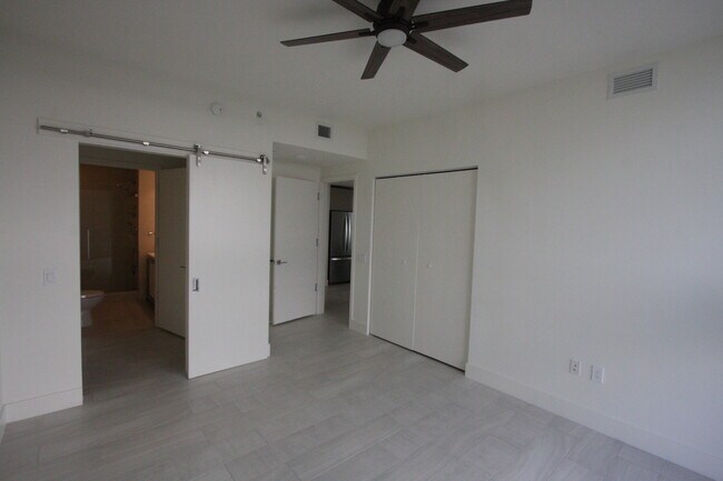 Building Photo - 2000 Metropica Wy
