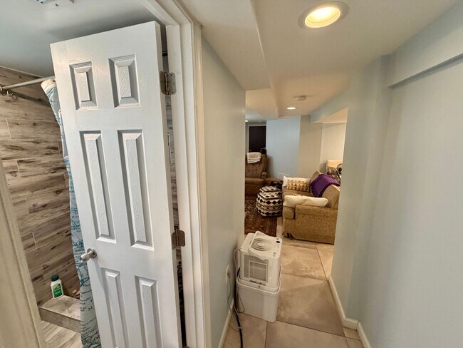 Building Photo - Beautiful Benning 3 Bedroom Renovated Bungalow Home with Yard, Parking, W/D.