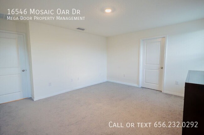 Building Photo - 16546 Mosaic Oar Dr