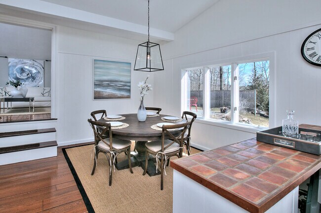 Building Photo - 562 Canoe Hill Rd