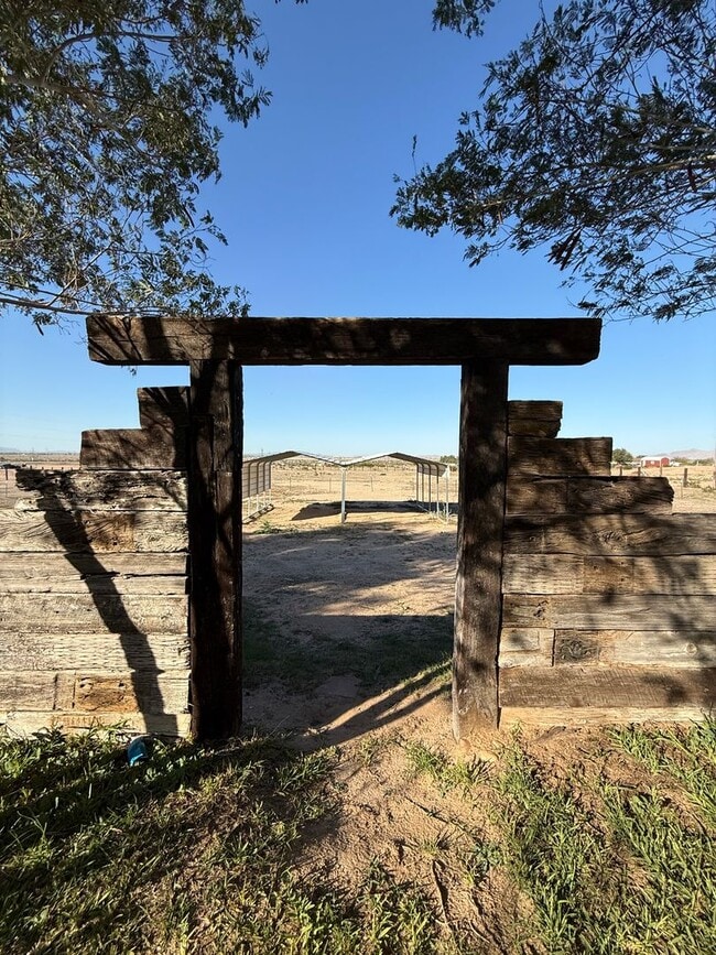 Building Photo - Counties Property on an Acre for Rent!