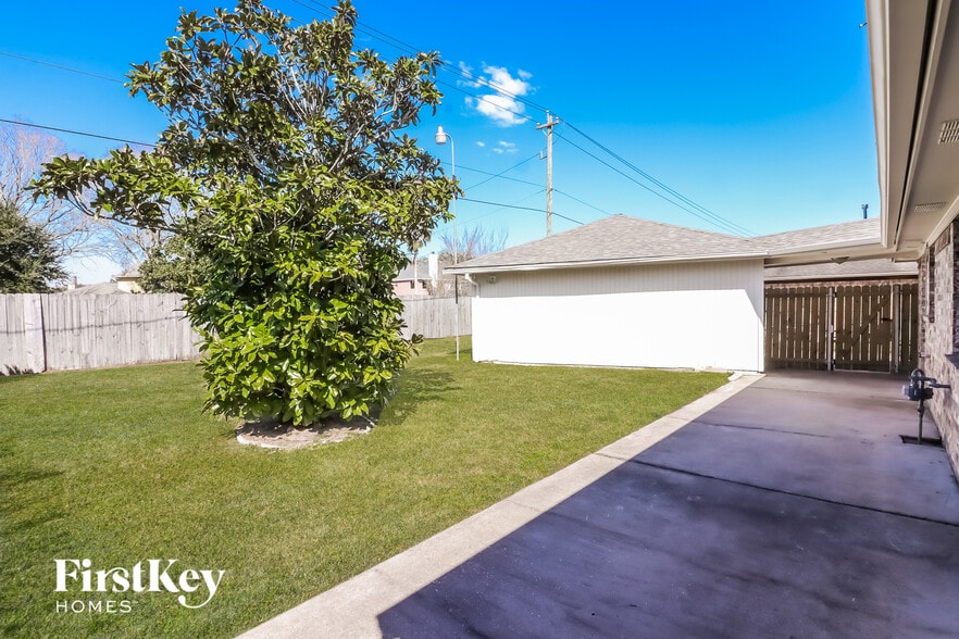 Building Photo - 6611 Gleneagles Dr