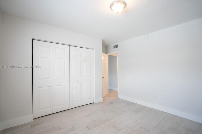 Building Photo - 465 NE 59th St